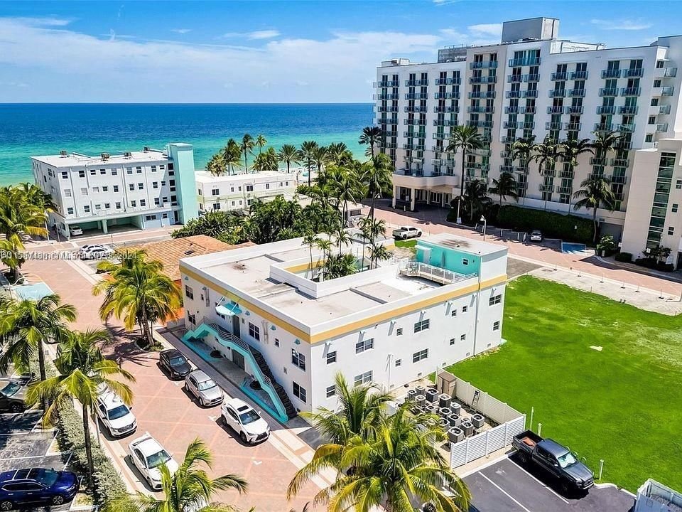 Real estate property located at 326 Wilson St #205, Broward County, SEA CREST CONDO, Hollywood, FL