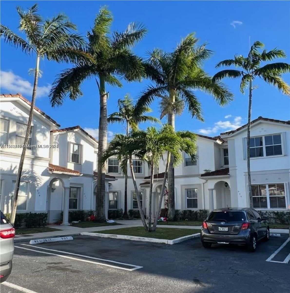 Real estate property located at 5570 107th Ave #907, Miami-Dade County, COSTA LINDA CONDO, Doral, FL