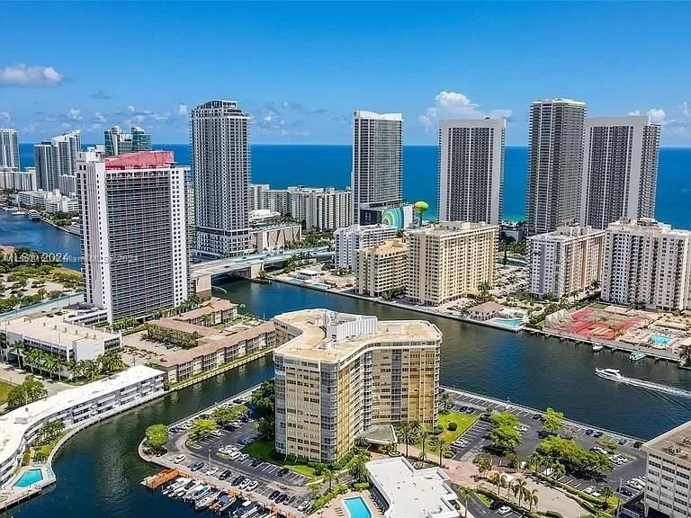 Real estate property located at 100 Golden Isles Dr #501, Broward County, LAKE POINT TOWER CONDOMIN, Hallandale Beach, FL