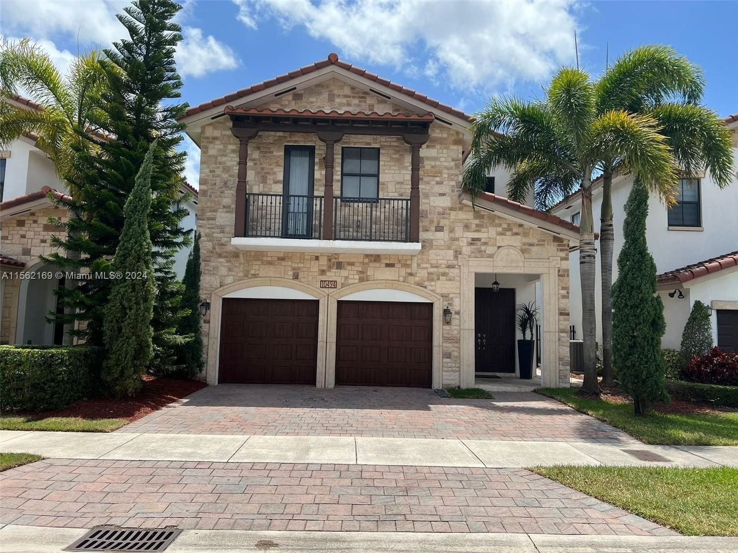 Real estate property located at 10494 70th Ln, Miami-Dade County, VINTAGE ESTATES, Doral, FL