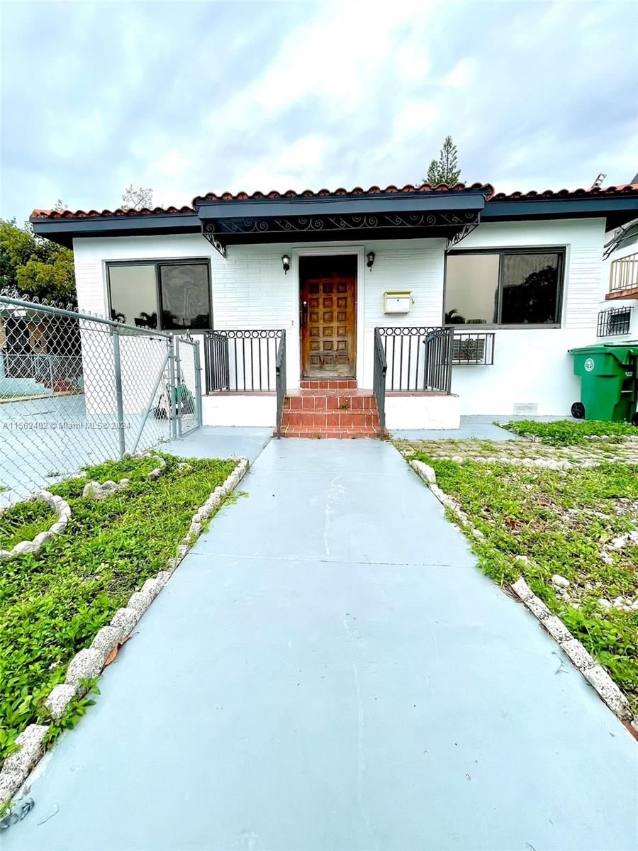 Real estate property located at 910 8th Ave, Miami-Dade County, PEARSONS SUB, Miami, FL