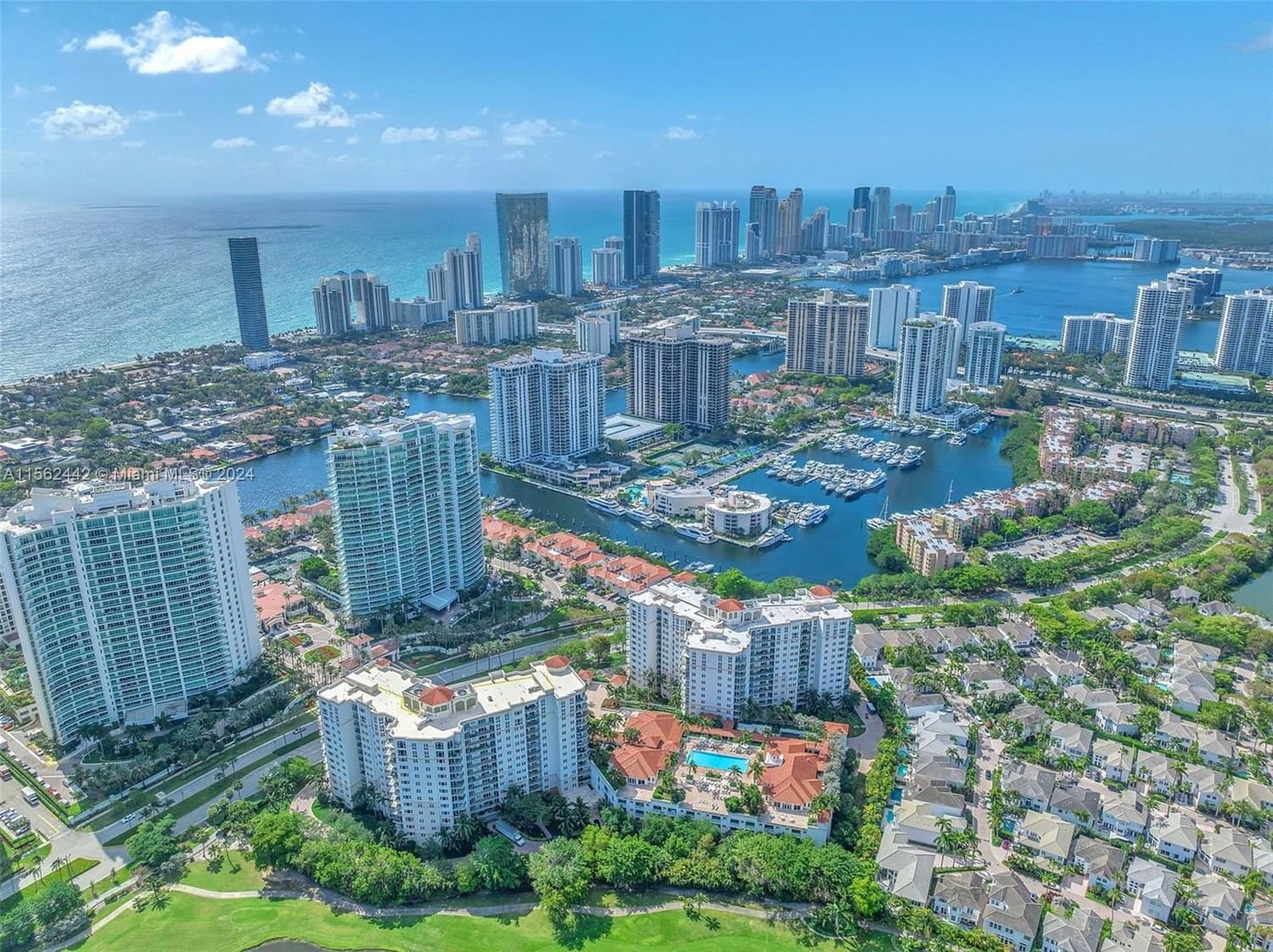 Real estate property located at 20000 Country Club Dr #212, Miami-Dade County, TURNBERRY VLG NO TOWER CO, Aventura, FL