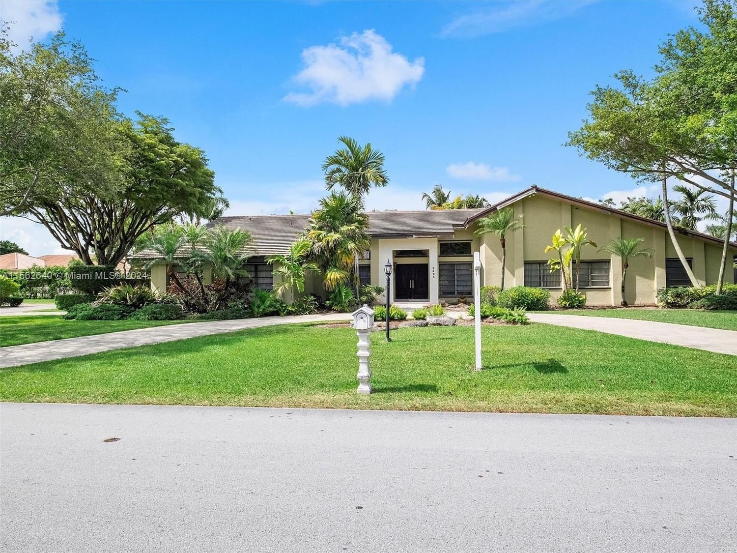Real estate property located at , Miami-Dade County, SUB OF PB 3-169, Miami, FL