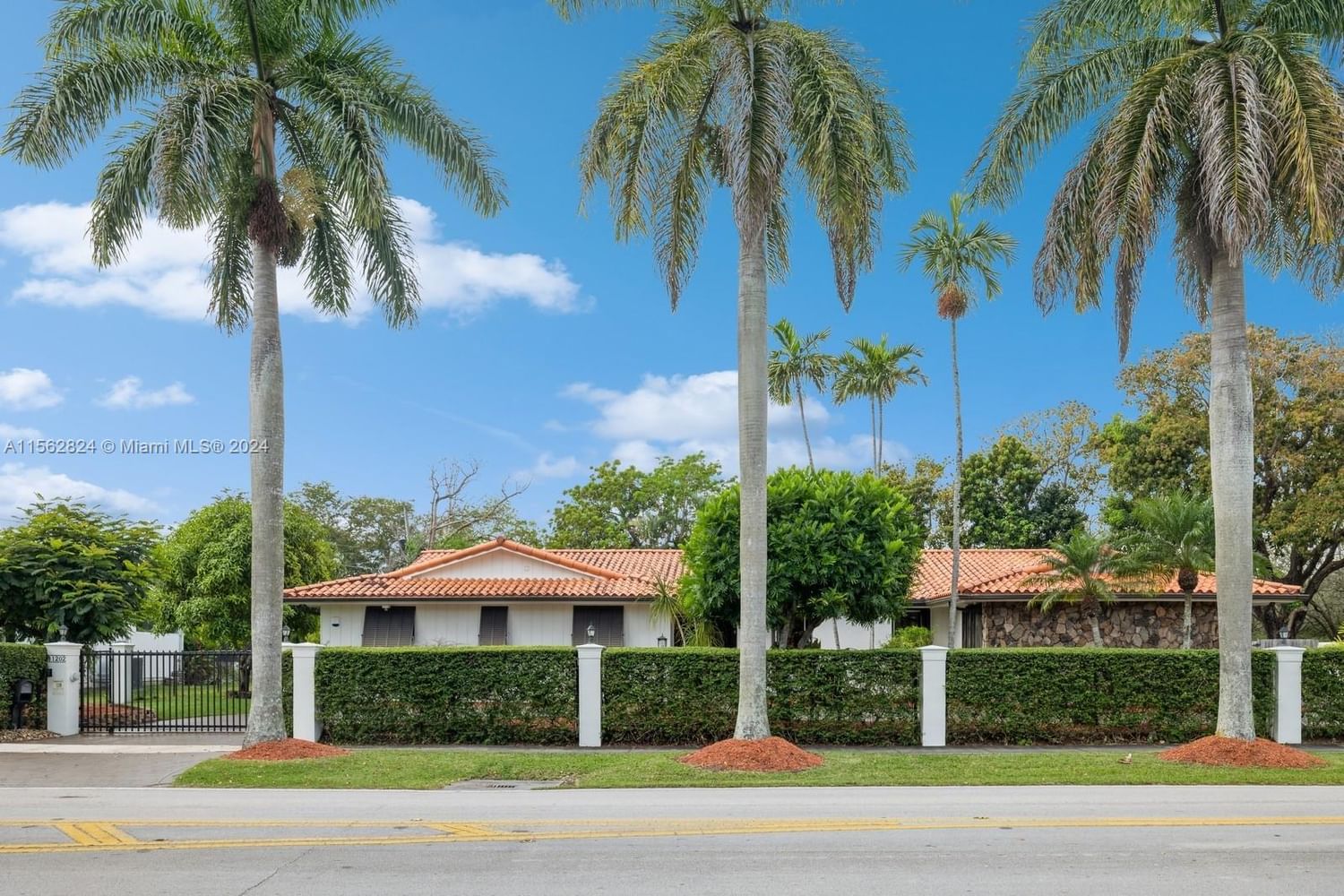 Real estate property located at 11202 72nd Ave, Miami-Dade, PALMETTO EAST, Pinecrest, FL