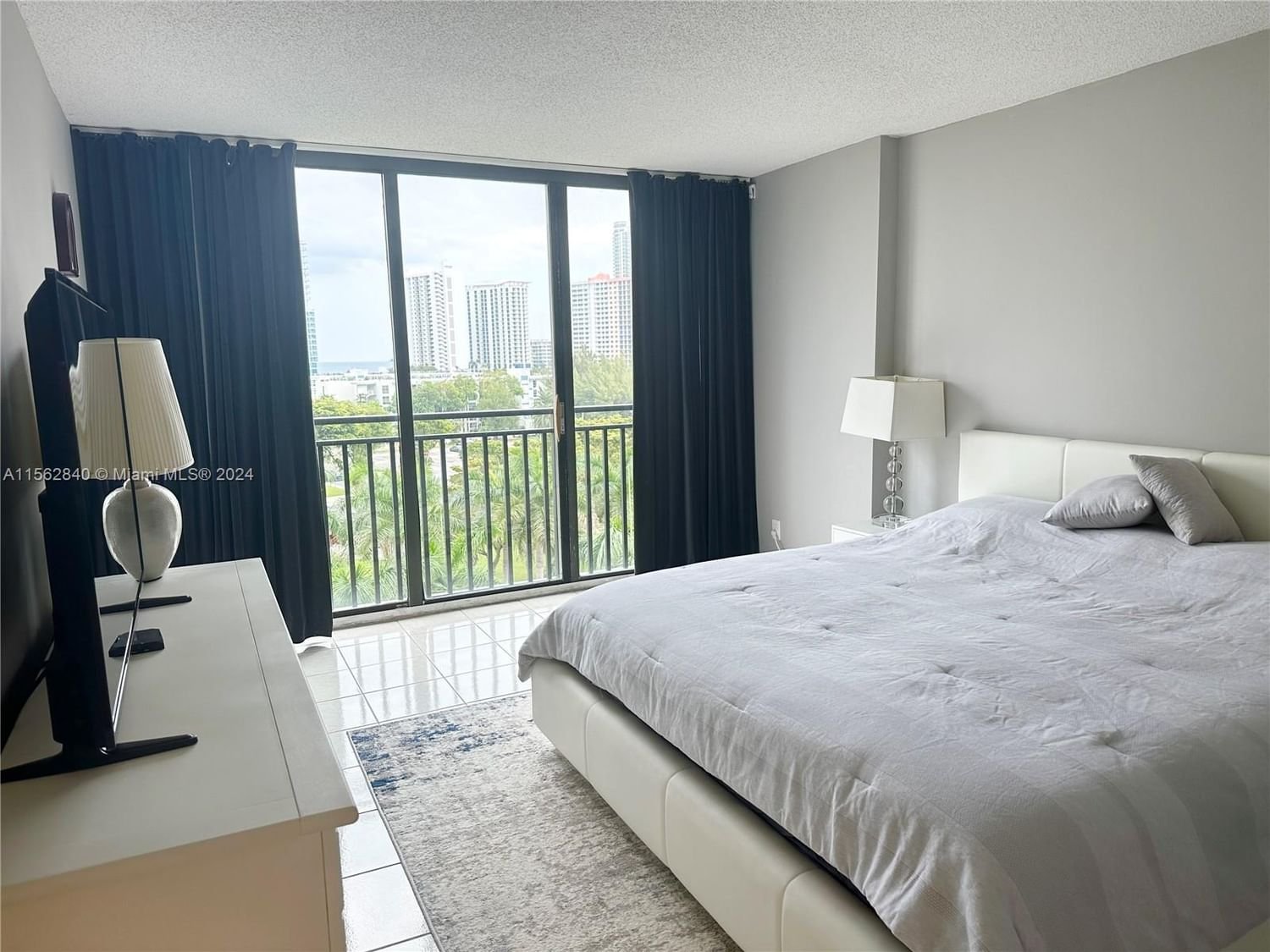 Real estate property located at 17720 Bay Rd #802, Miami-Dade County, BAY COUNTRY CLUB CONDO, Sunny Isles Beach, FL
