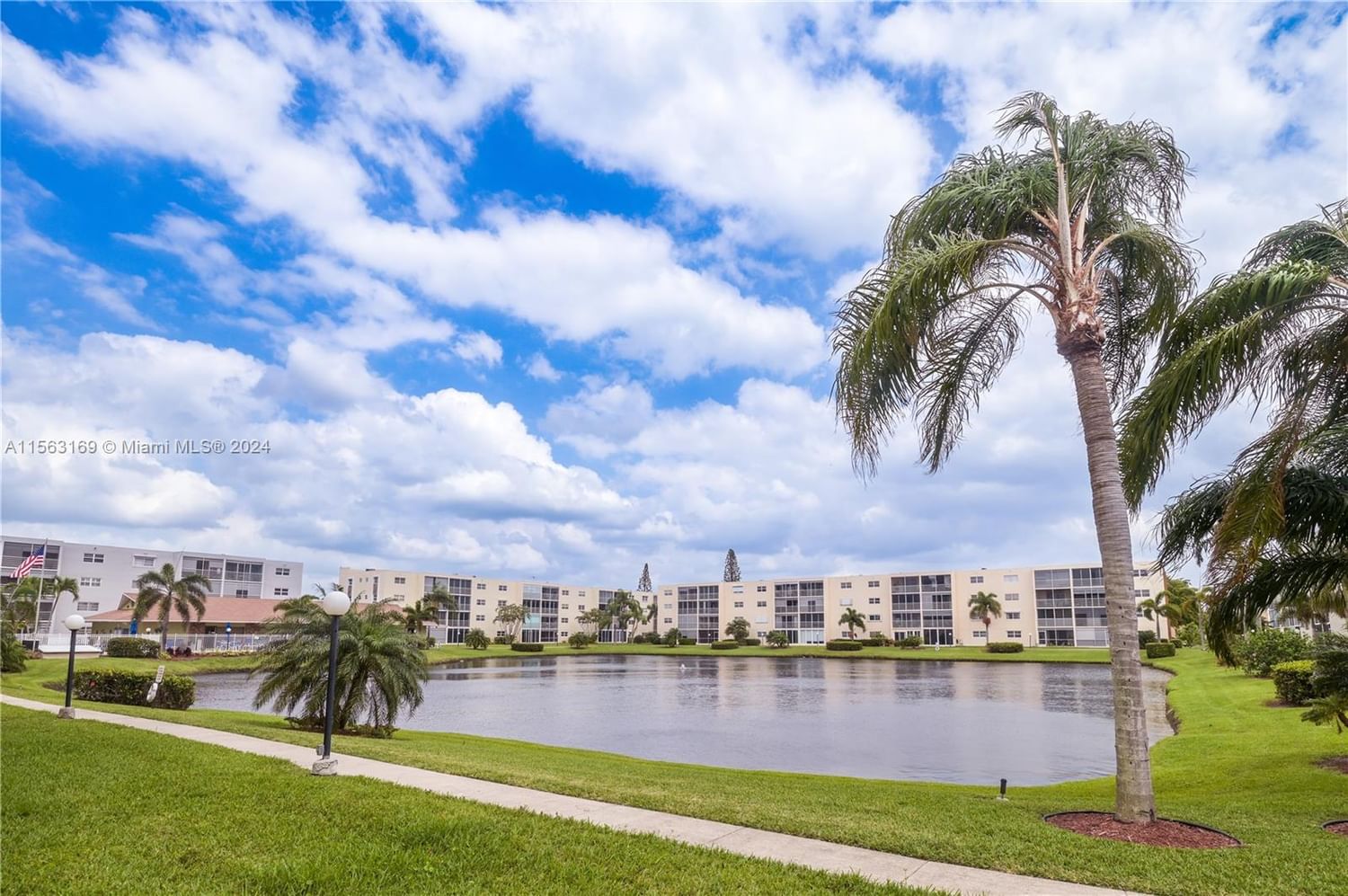 Real estate property located at 1025 3rd Ave #107, Broward, MEADOWBROOK LAKES CONDO, Dania Beach, FL