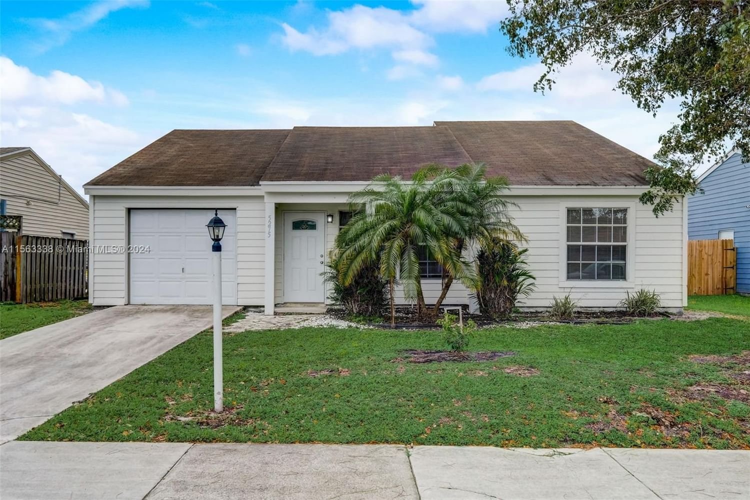 Real estate property located at 5275 Canal Cir W, Palm Beach County, COUNTRYWOOD 4, Lake Worth, FL