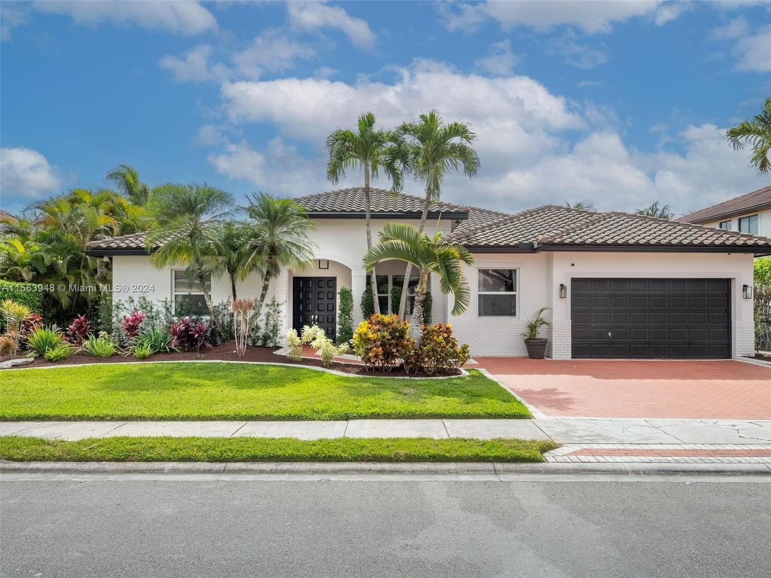 Real estate property located at 373 159th Lane, Broward County, PASADENA AT PEMBROKE SHOR, Pembroke Pines, FL