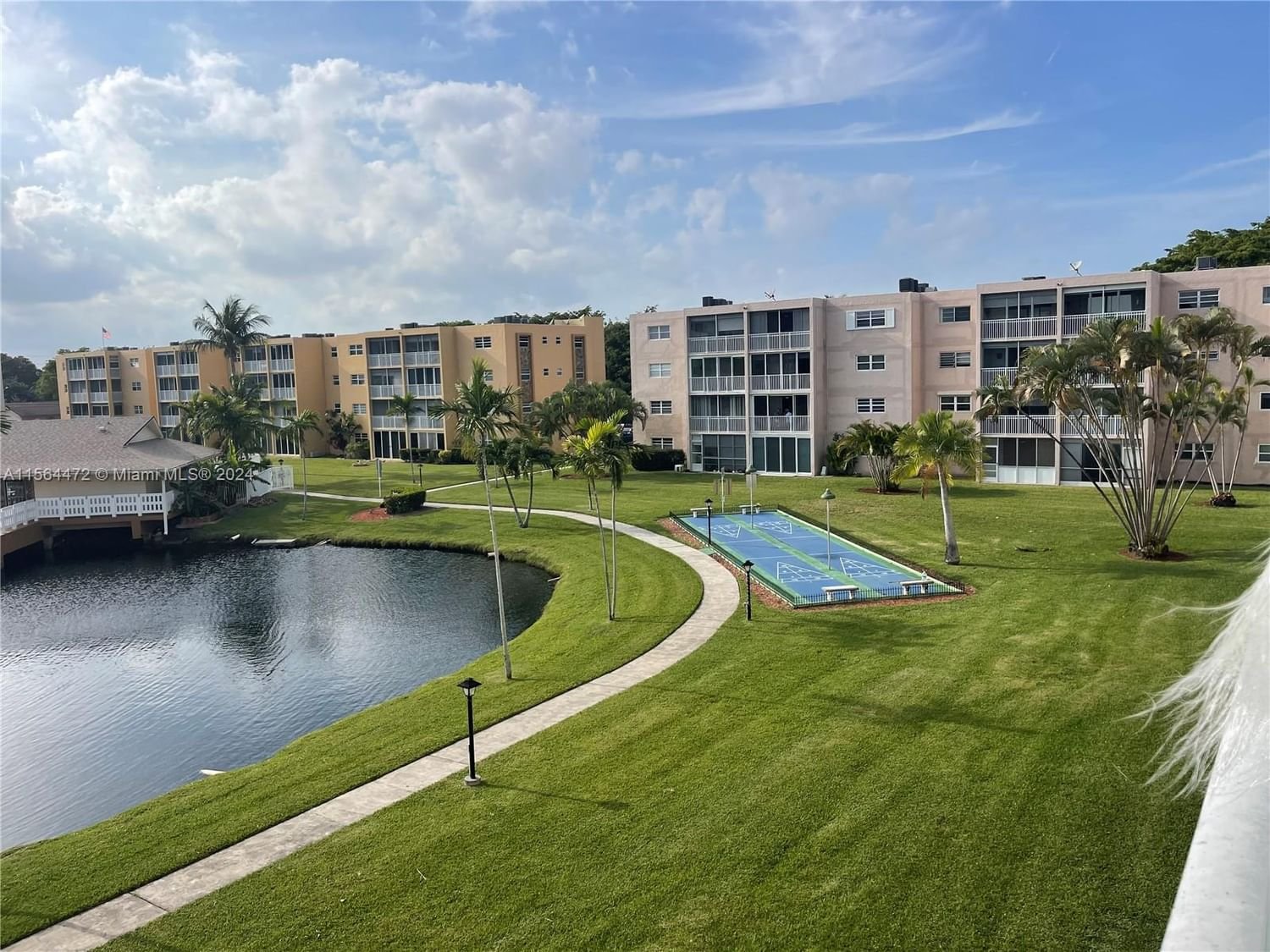 Real estate property located at 1024 3rd Ave #304, Broward County, MEADOWBROOK LAKES CONDO, Dania Beach, FL