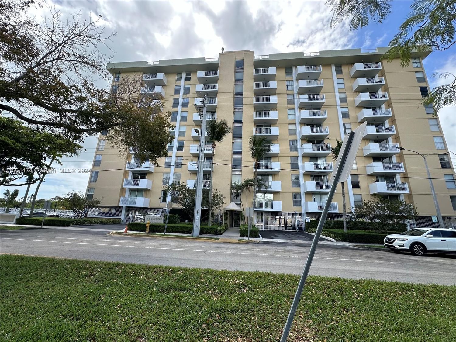 Real estate property located at 2000 135th St #911, Miami-Dade County, KEYSTONE TOWERS CONDO, North Miami, FL