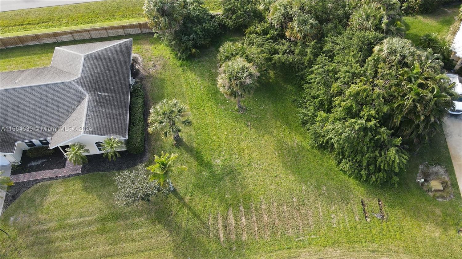 Real estate property located at 755 38th Ct, Indian River County, WOODBRIDGE ESTATES SUBDIV, Vero Beach, FL