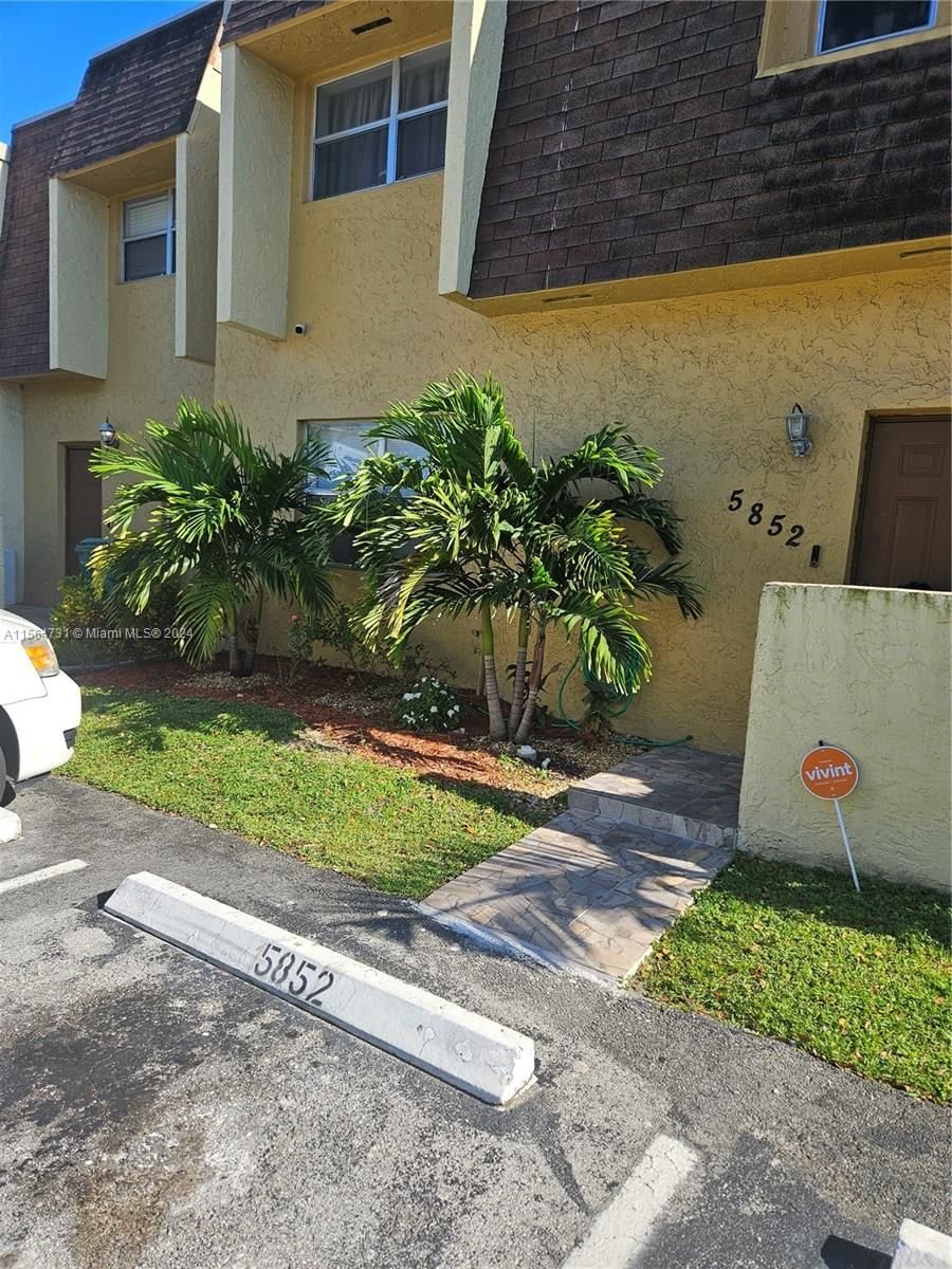 Real estate property located at 5852 Blueberry Ct #72, Broward County, BLUEBERRY HILL II CONDO, Lauderhill, FL