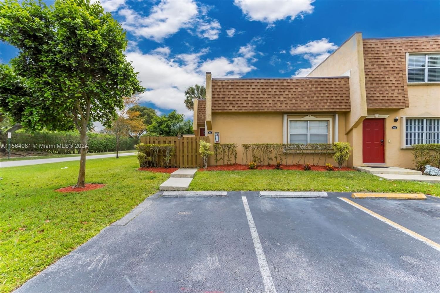 Real estate property located at 3571 95th Ter #701, Broward County, WELLEBY TOWNHOME 1 CONDO, Sunrise, FL