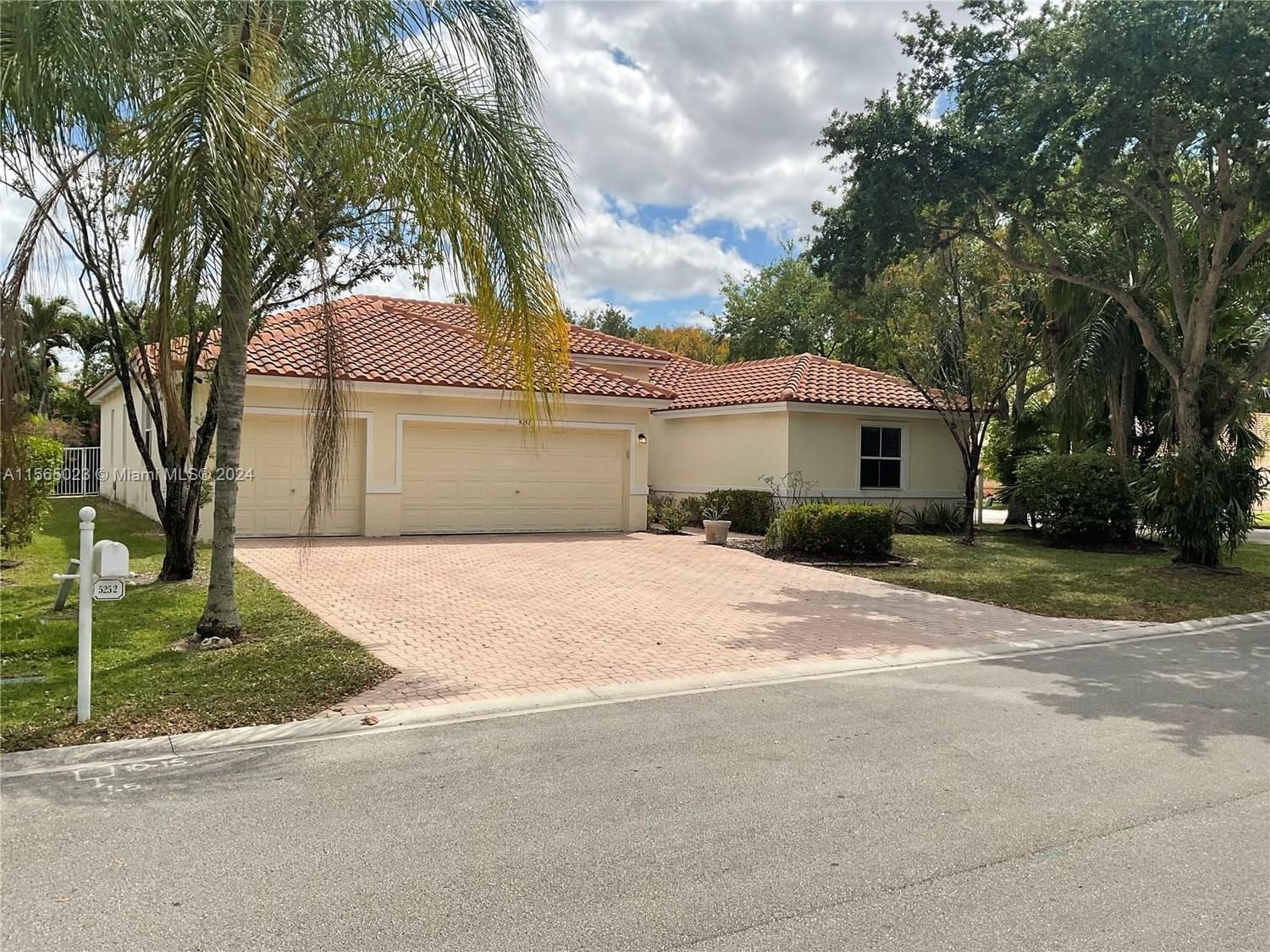Real estate property located at 5252 51st St, Broward County, WILES/BUTLER PLAT ONE, Coconut Creek, FL