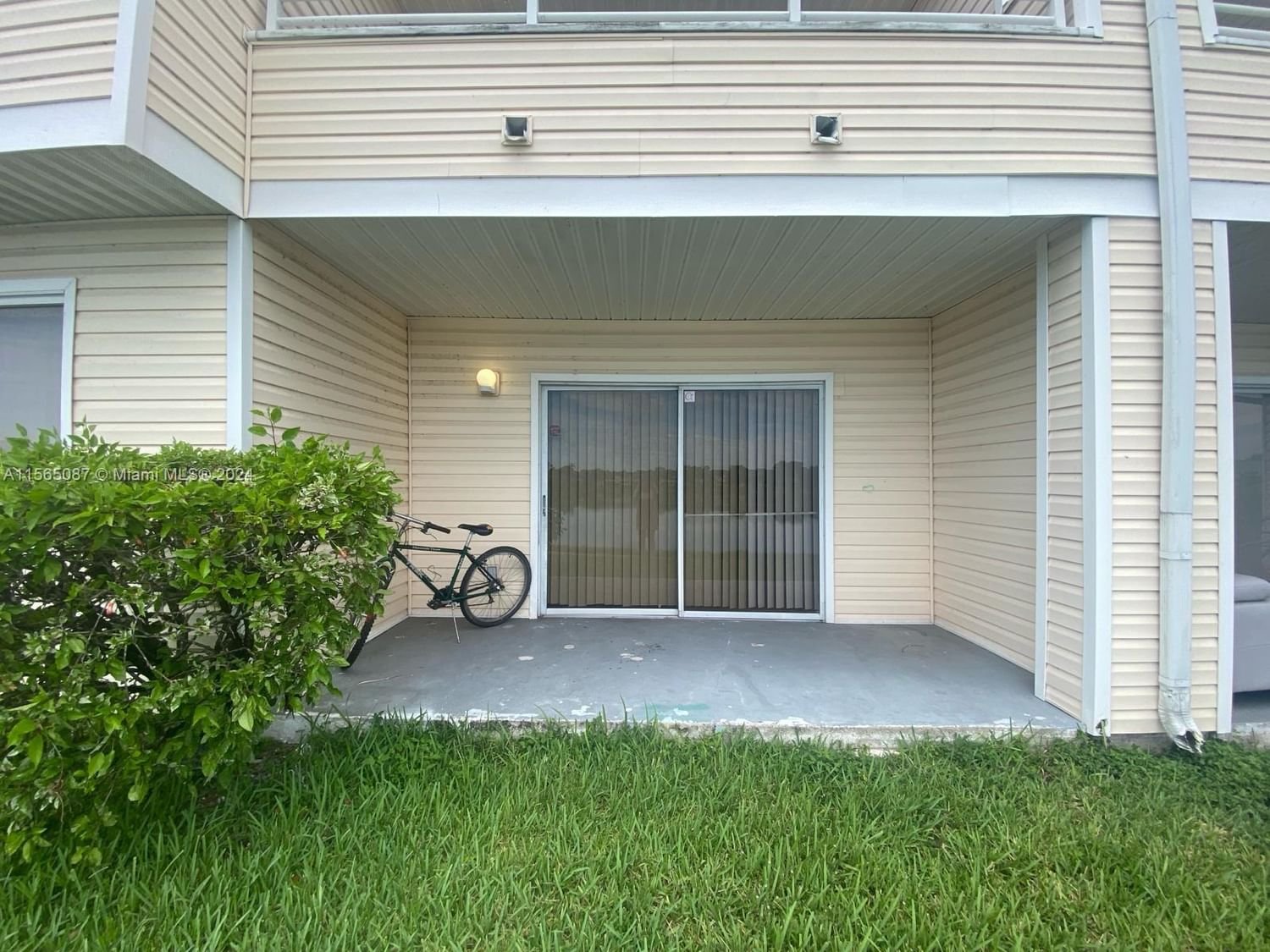 Real estate property located at 3433 44th St #108, Broward County, SUMMER LAKE, Oakland Park, FL