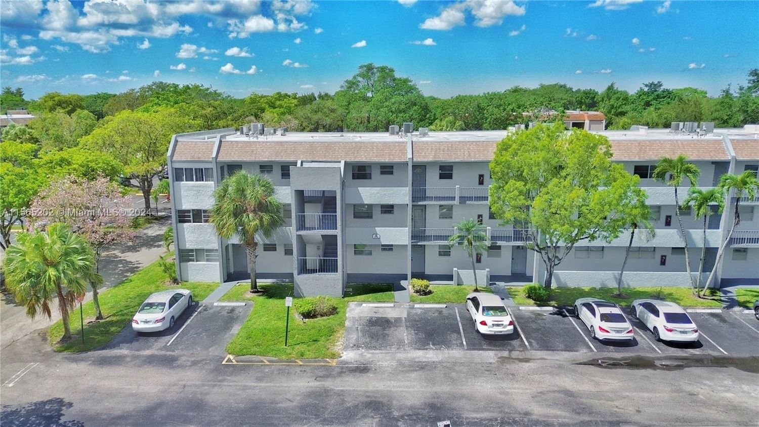 Real estate property located at 8351 Sands Point Blvd A302, Broward County, SANDS POINT CONDOMINIUM I, Tamarac, FL