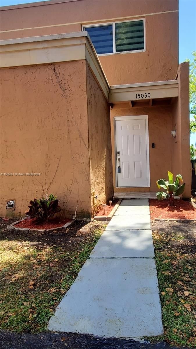 Real estate property located at 15030 80th Ter #901, Miami-Dade County, CORNERS KENDALL LAKES, Miami, FL
