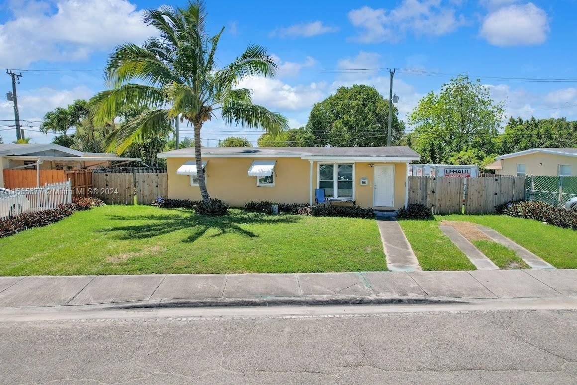 Real estate property located at 11520 40TH, Miami-Dade County, WESTWOOD LAKE, Miami, FL