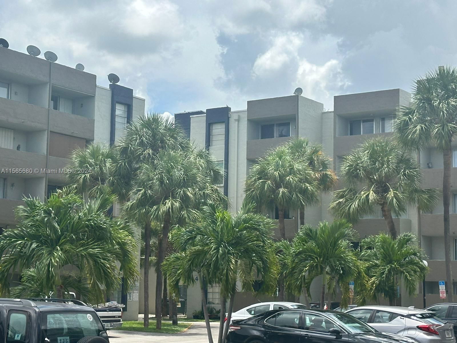 Real estate property located at 10000 80th Ct #2415, Miami-Dade County, SAMARI LAKE EAST CONDO, Hialeah Gardens, FL