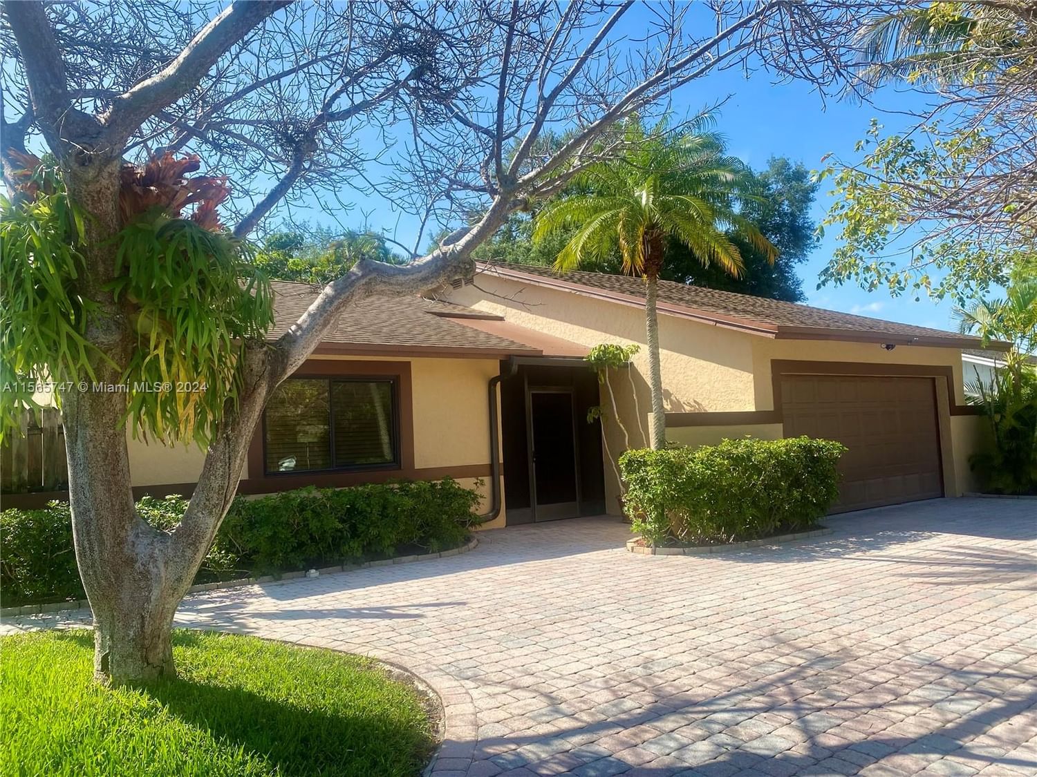 Real estate property located at 18436 Spanish Isles Pl, Palm Beach County, SPANISH ISLES II, Boca Raton, FL