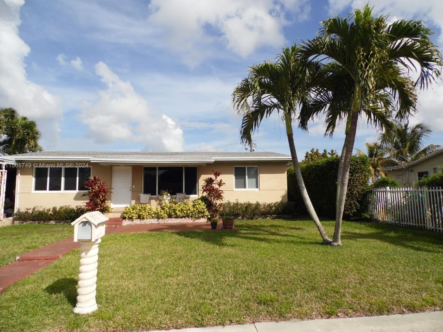 Real estate property located at 15411 33rd Ave, Miami-Dade County, SCOTT ESTS SEC 2, Miami Gardens, FL