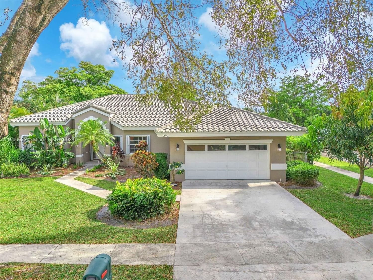 Real estate property located at 9690 39th St, Broward County, STIRLING ROAD THREE, Cooper City, FL