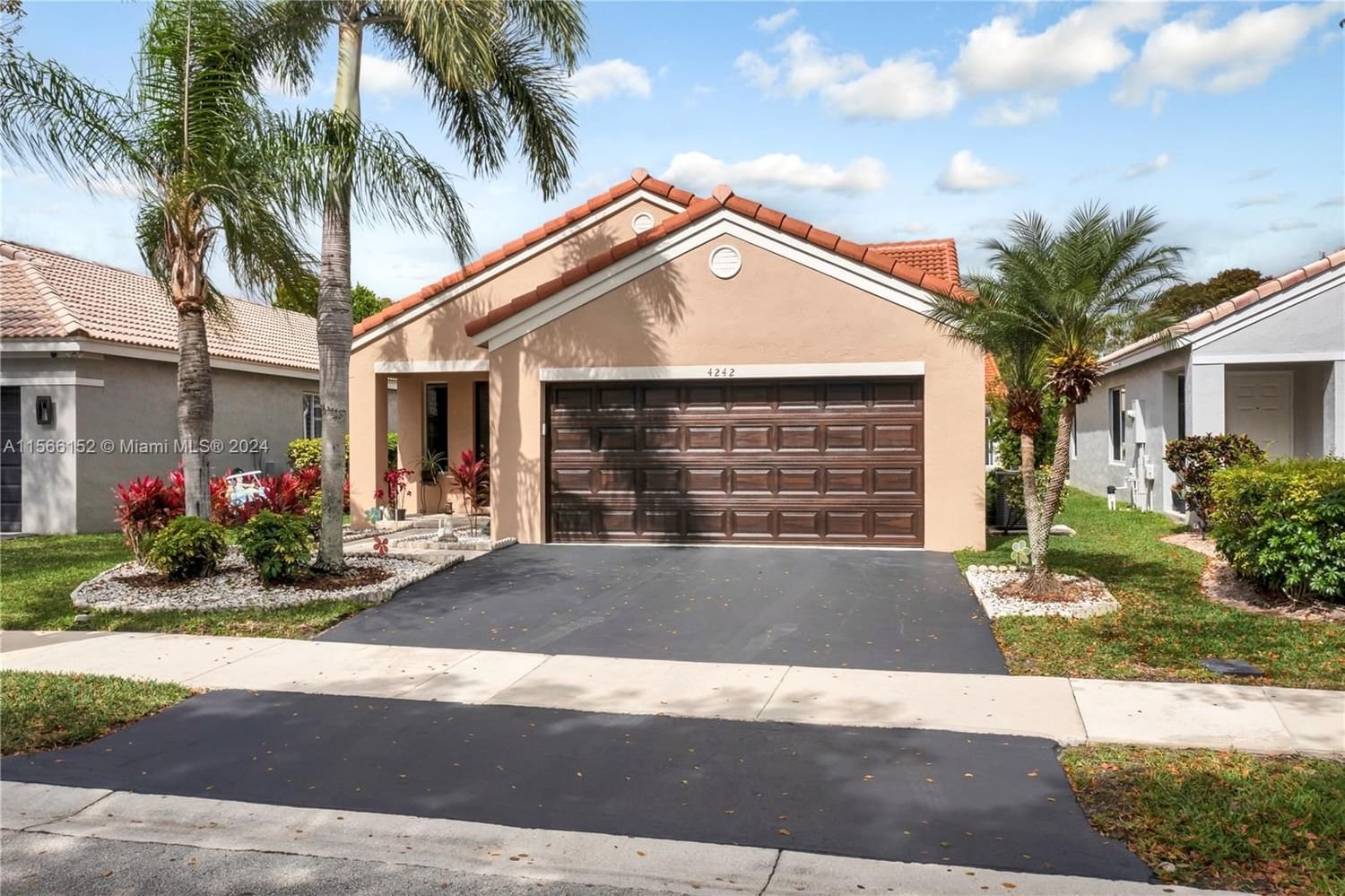 Real estate property located at 4242 Greenbriar Ln, Broward County, SECTOR 8 9 AND 10, Weston, FL