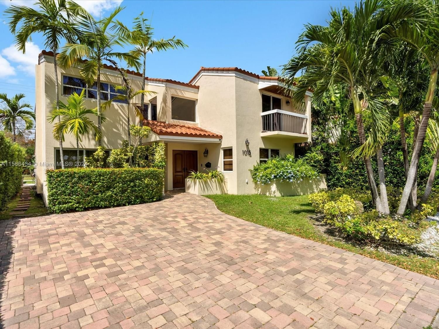 Real estate property located at 1015 Venetia Ave, Miami-Dade County, C GAB GRANADA SEC, Coral Gables, FL