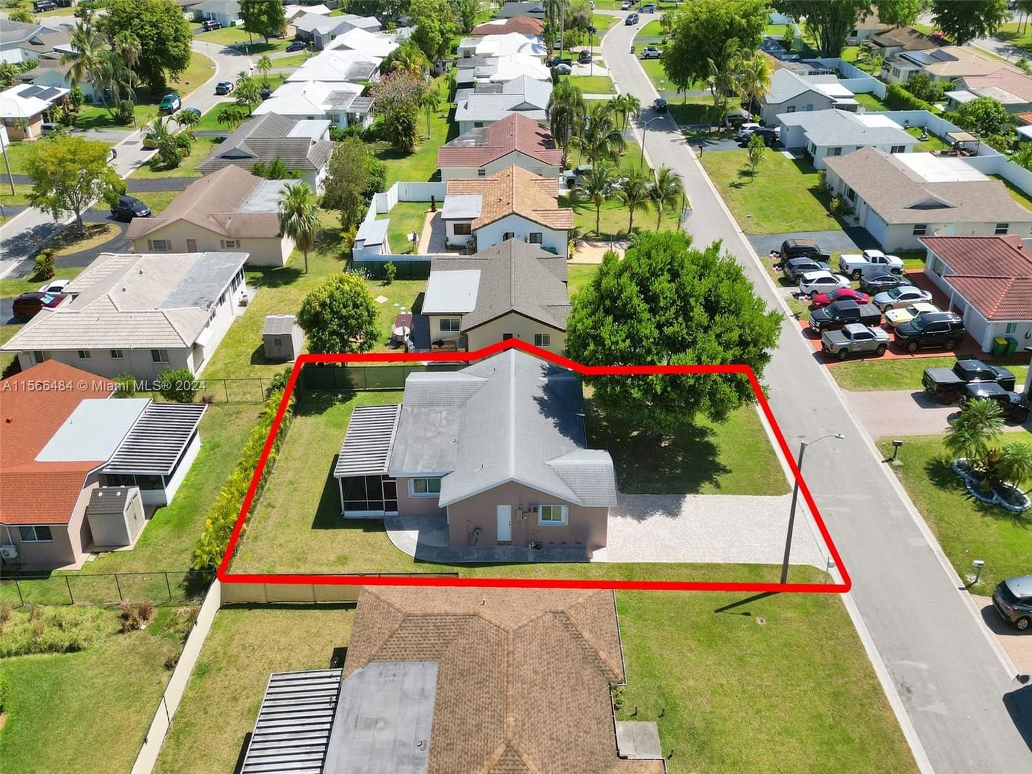 Real estate property located at 8200 105th Ave, Broward County, WESTWOOD COMMUNITY 6, Tamarac, FL