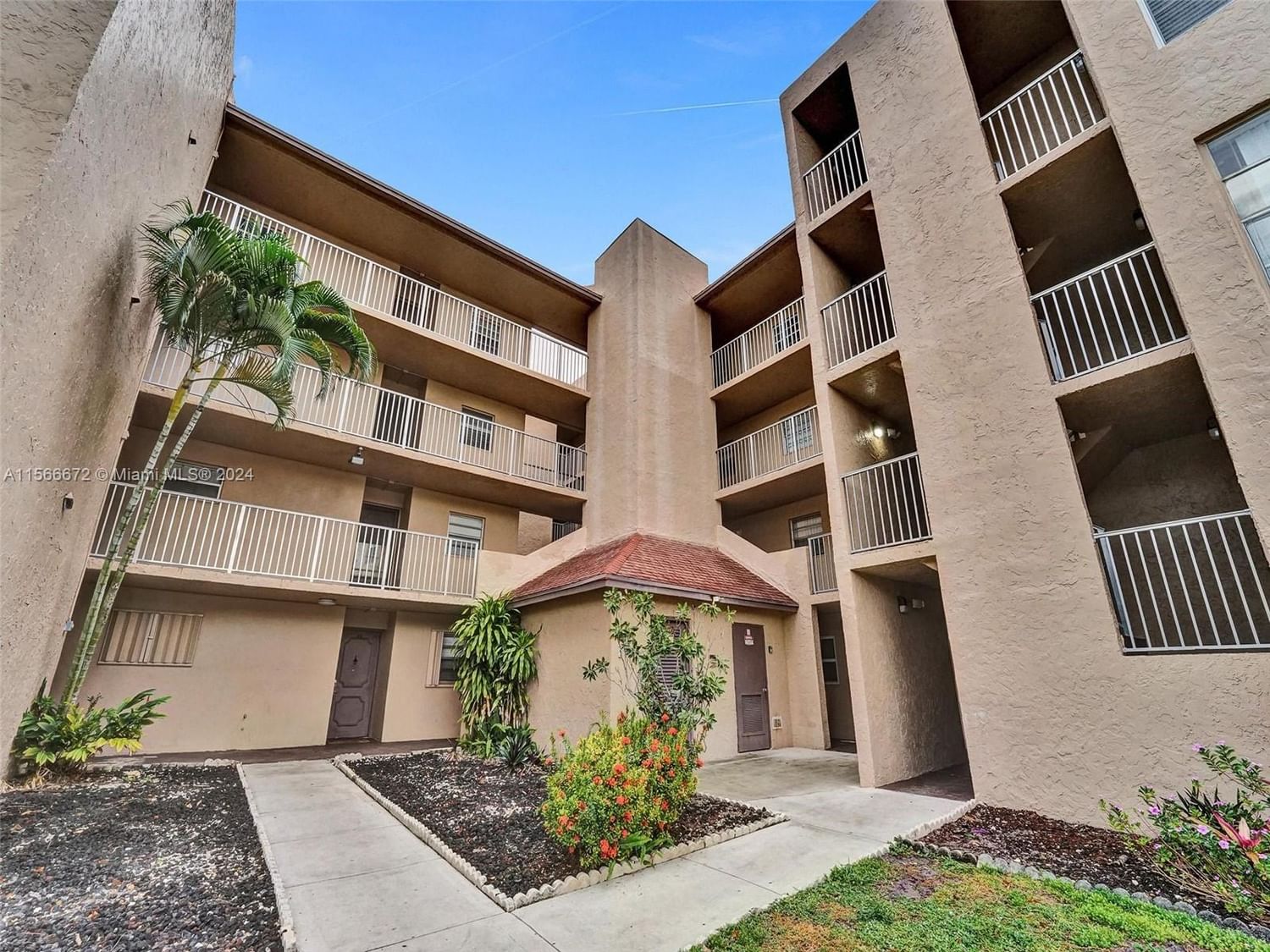 Real estate property located at 9450 Live Oak Pl #304, Broward County, LIVE OAK CONDO SEVEN, Davie, FL