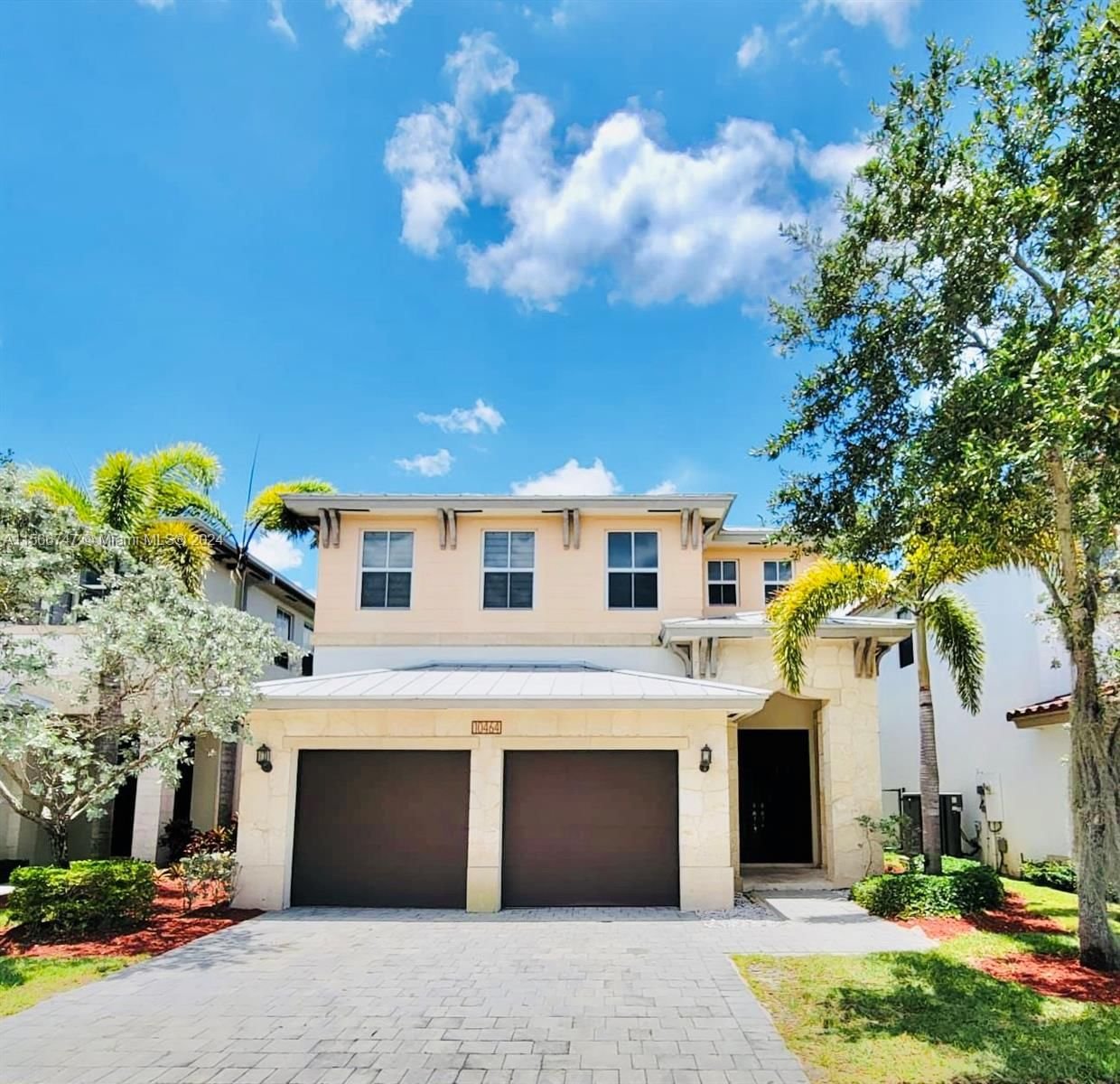 Real estate property located at 10464 70 lane, Miami-Dade County, VINTAGE ESTATES, Doral, FL