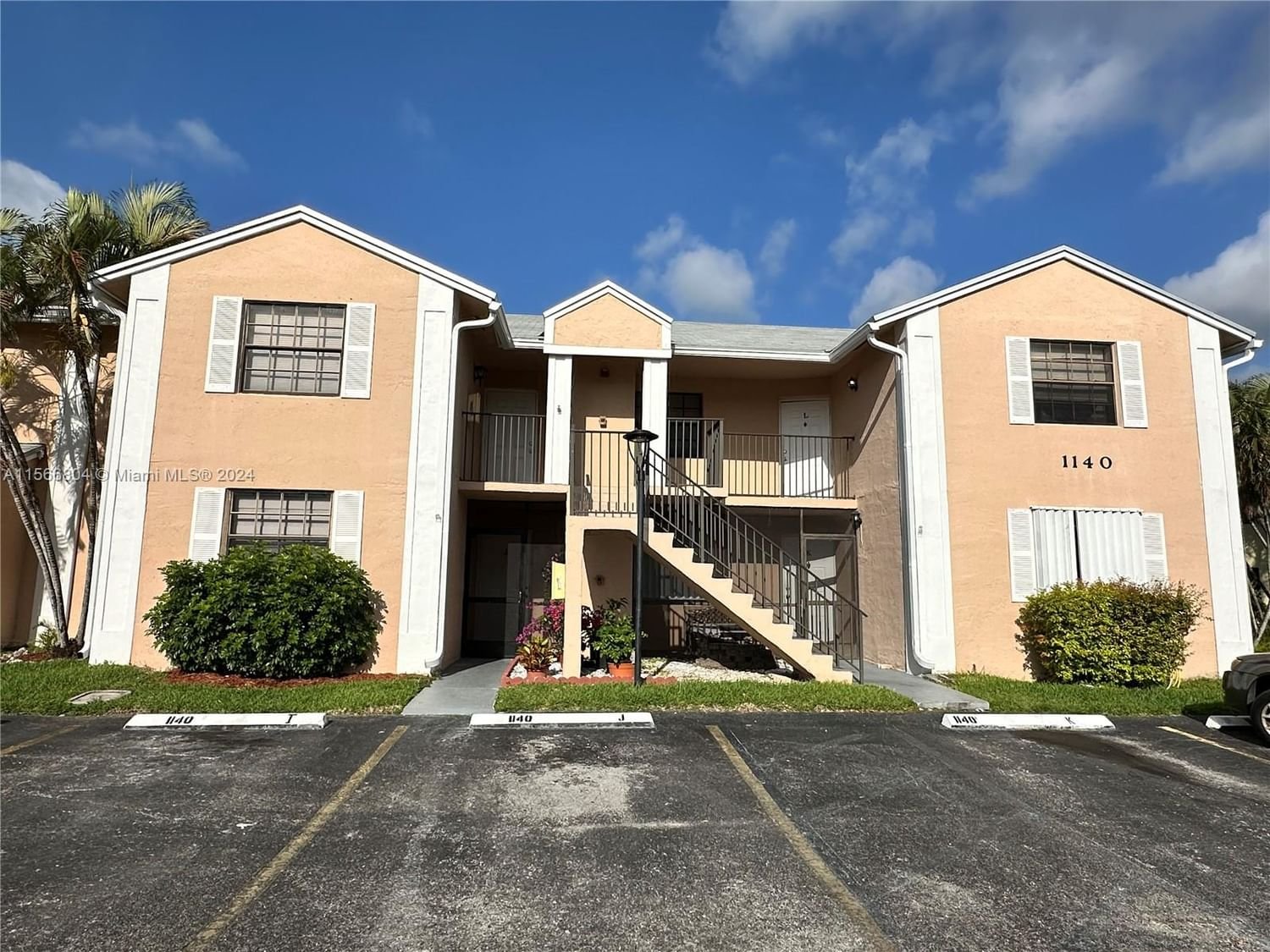 Real estate property located at 1140 Independence Trl #1140-J, Miami-Dade County, LAKESHORE CONDO #4, Homestead, FL