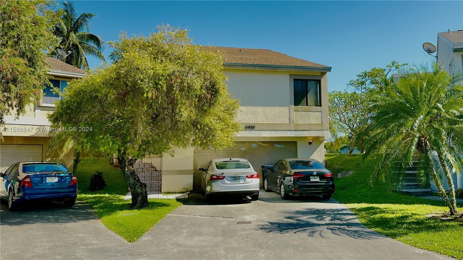 Real estate property located at 9908 218th Ter, Miami-Dade County, LAKES BY THE BAY SEC 2, Cutler Bay, FL