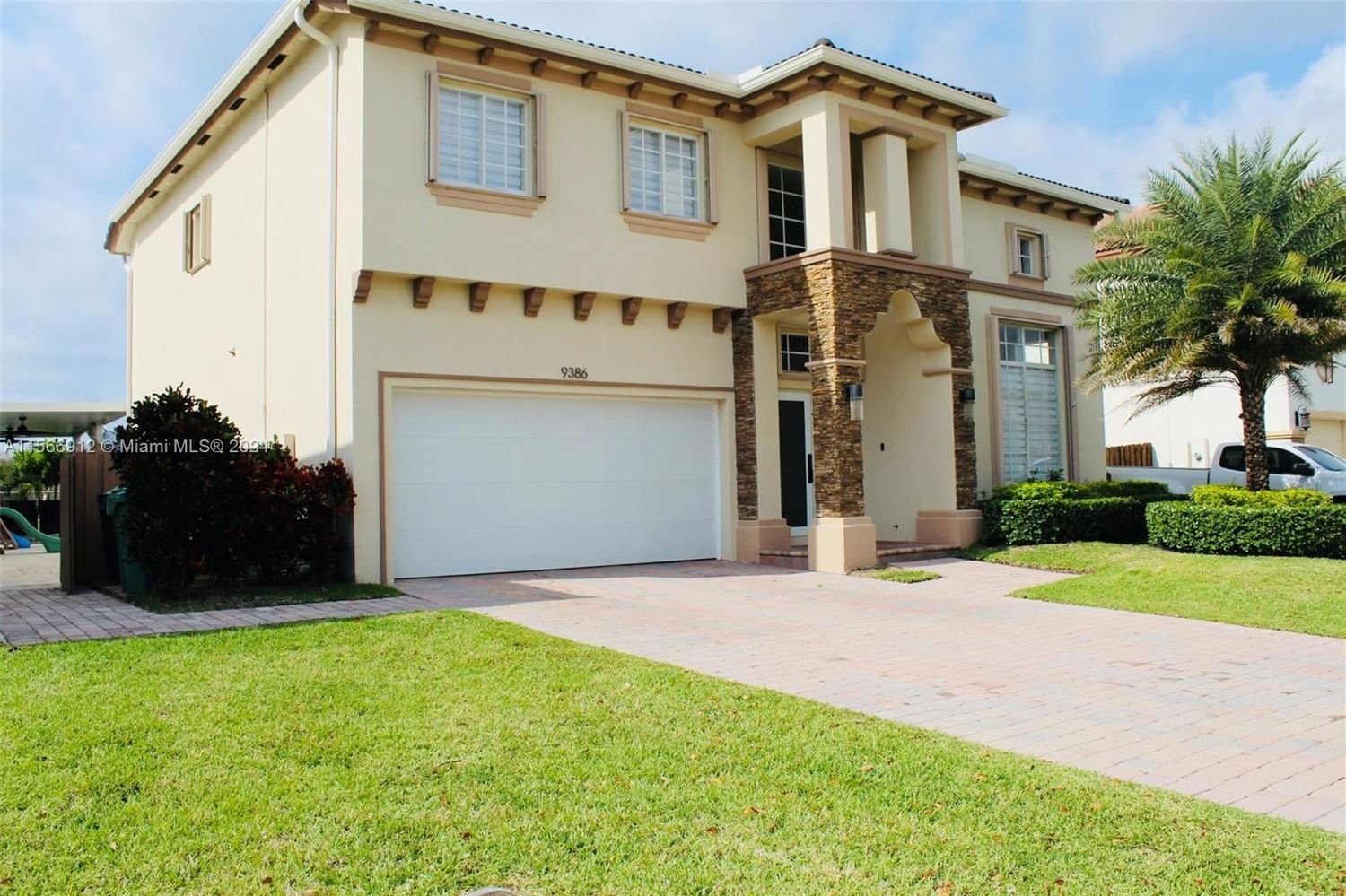 Real estate property located at 9386 222nd Ln, Miami-Dade County, LAKES BY THE BAY AMBER, Cutler Bay, FL