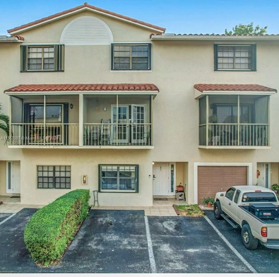 Real estate property located at 9846 Hammocks Blvd #105, Miami-Dade County, BANYAN TREE CONDO #9, Miami, FL