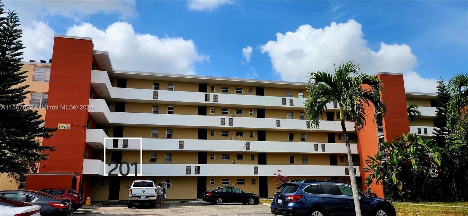 Real estate property located at 1700 191st St #201, Miami-Dade County, JADE WINDS GRP EASTER LIL, Miami, FL