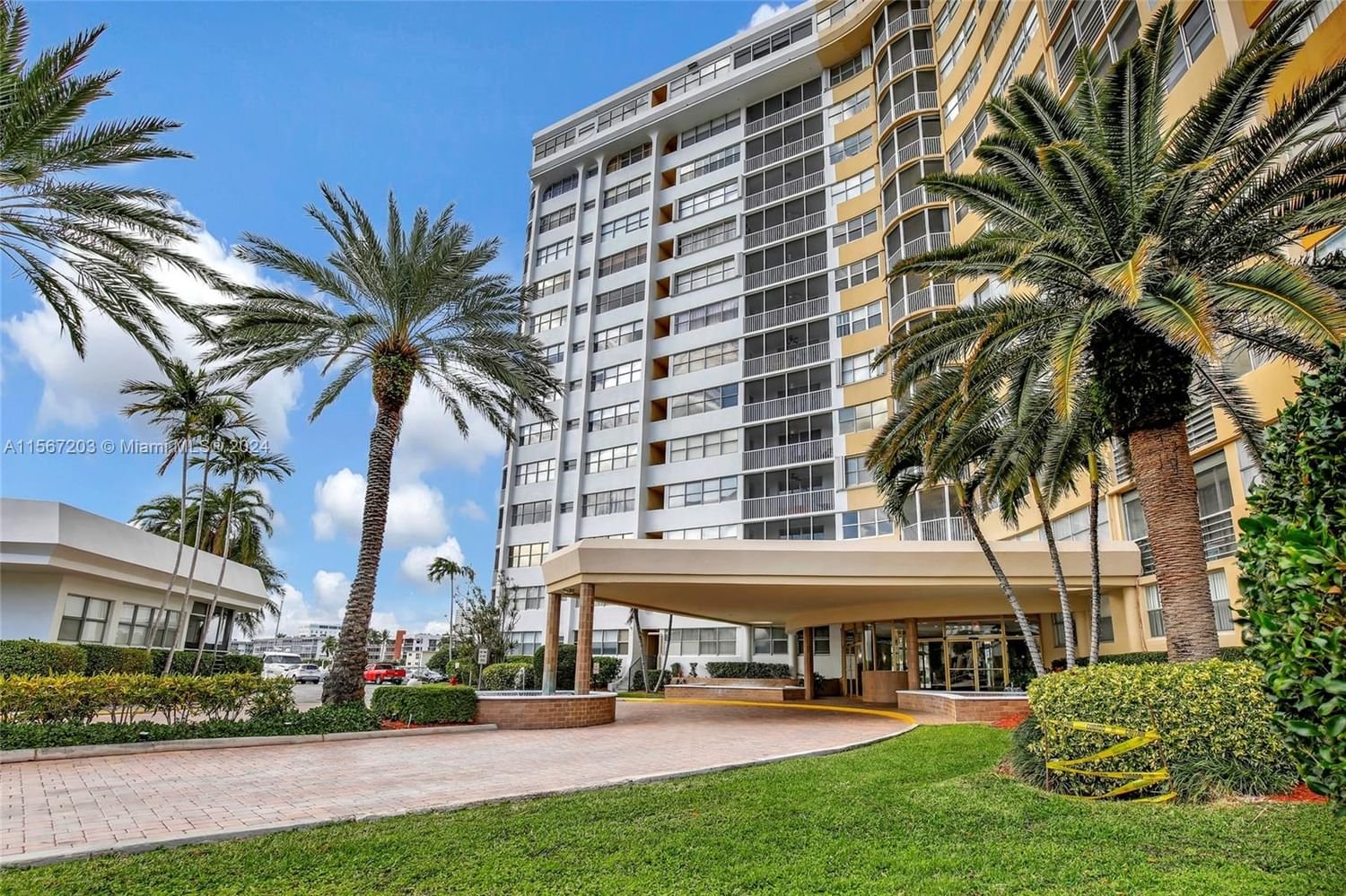 Real estate property located at 100 Golden Isles Dr #114, Broward County, LAKE POINT TOWER CONDOMIN, Hallandale Beach, FL