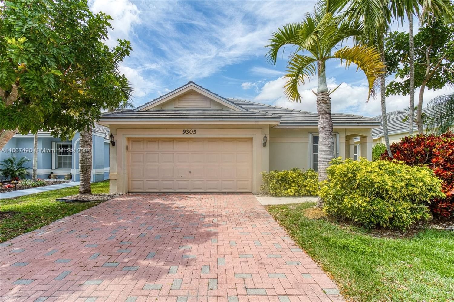 Real estate property located at 9305 Arborwood Cir, Broward County, FOREST RIDGE CLUSTER HOME, Davie, FL