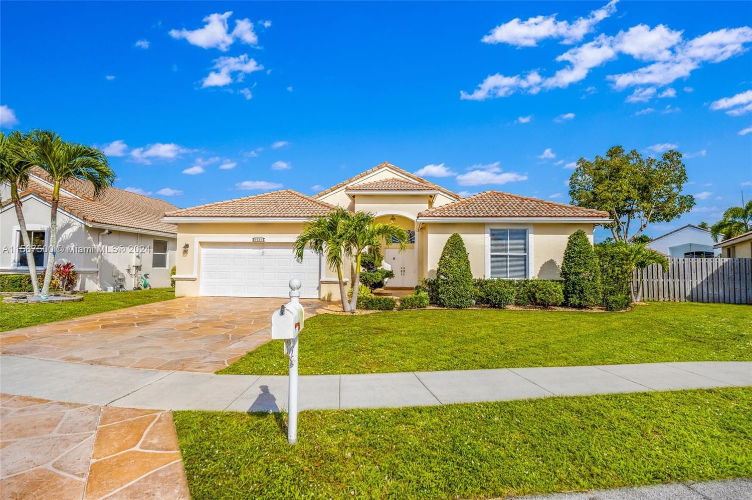 Real estate property located at 9325 Cove Point Cir, Palm Beach County, MELROSE PUD VERONA LAKES, Boynton Beach, FL