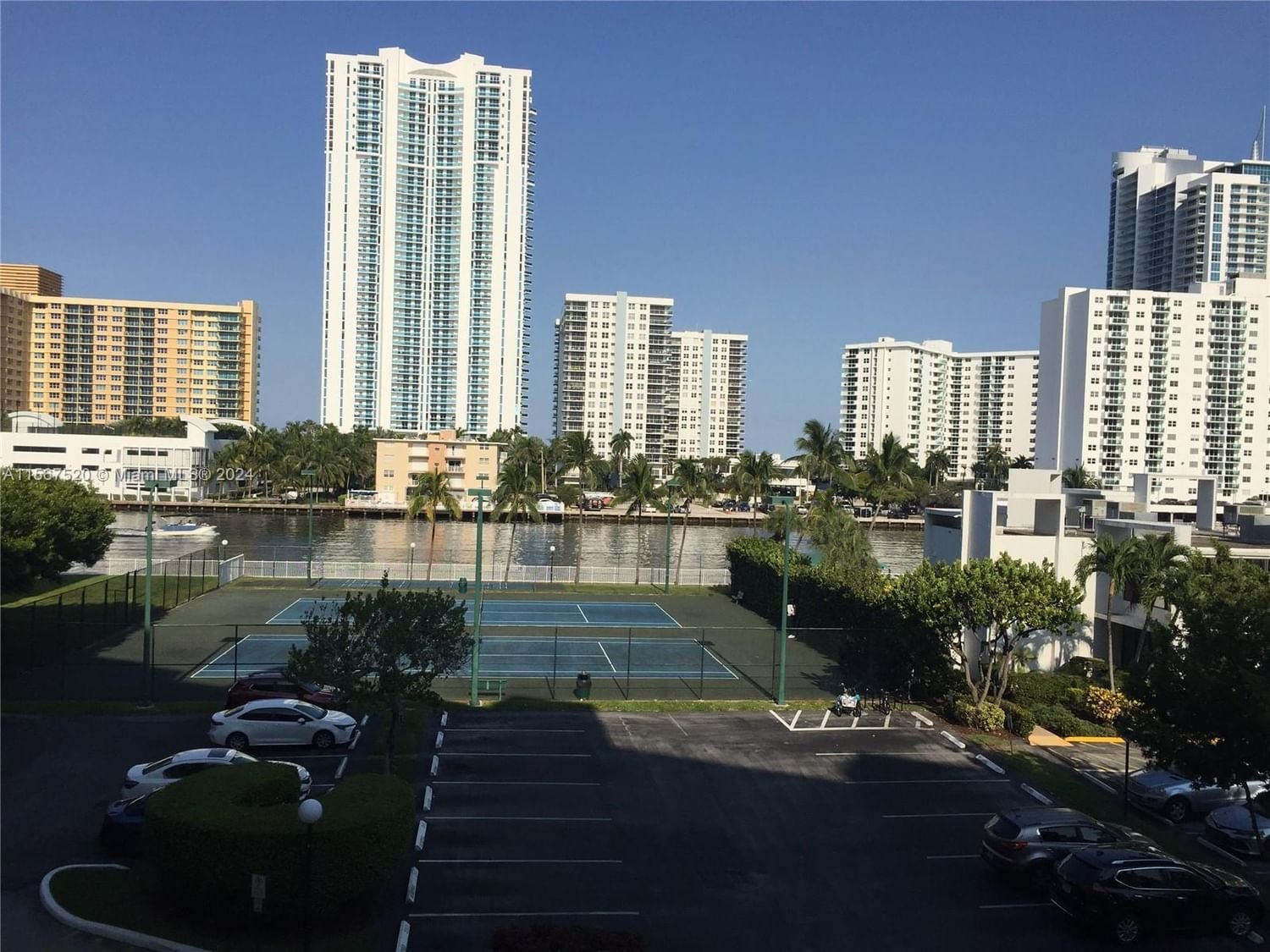 Real estate property located at 1000 Parkview Dr #428, Broward County, OCEANVIEW PARK CONDO, Hallandale Beach, FL