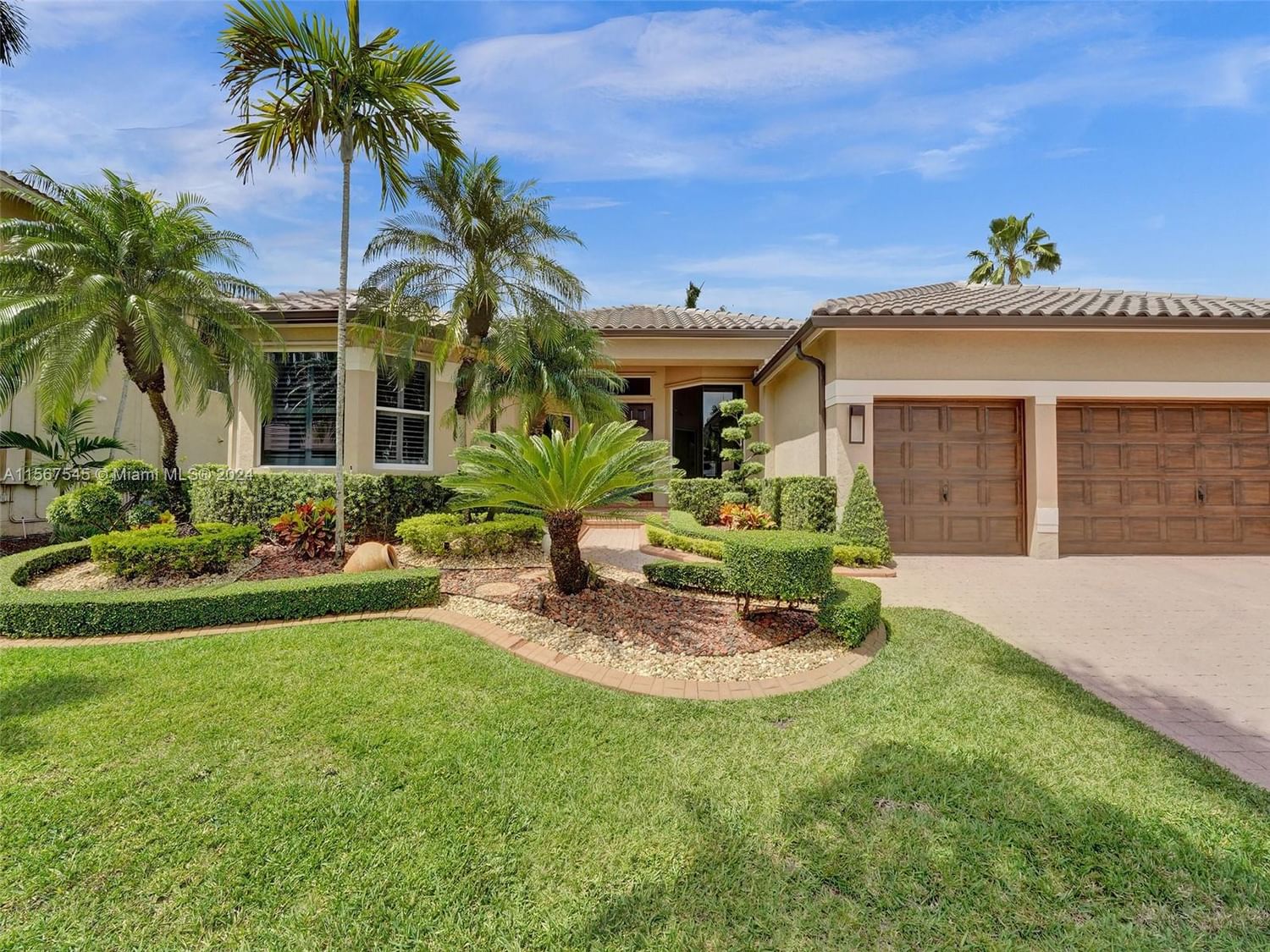 Real estate property located at 2471 Eagle Run Dr, Broward County, Eagle Run, Weston, FL