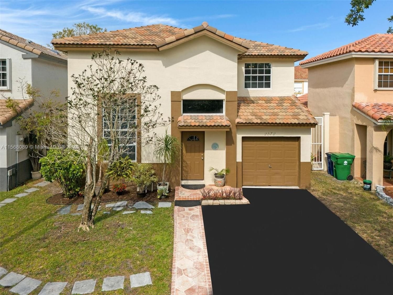 Real estate property located at 2572 Saratoga Dr, Broward County, EMBASSY LAKES PHASE III, Cooper City, FL