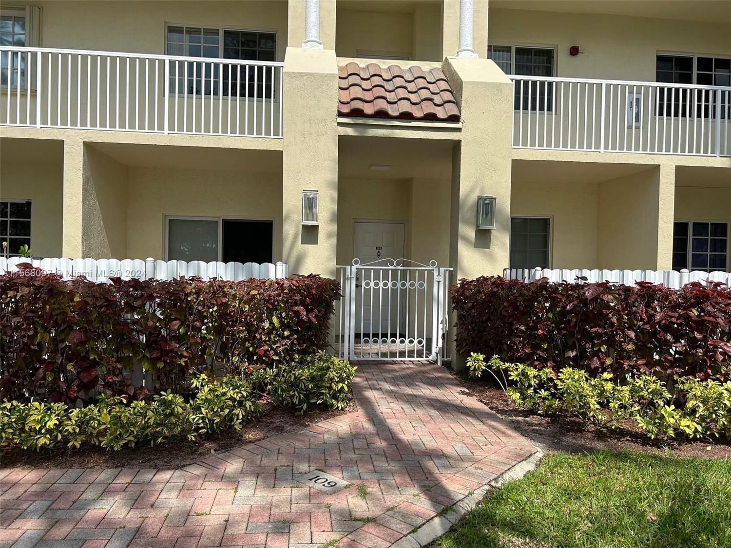 Real estate property located at 10710 66th St #109, Miami-Dade County, CAPTIVA CONDO E, Doral, FL