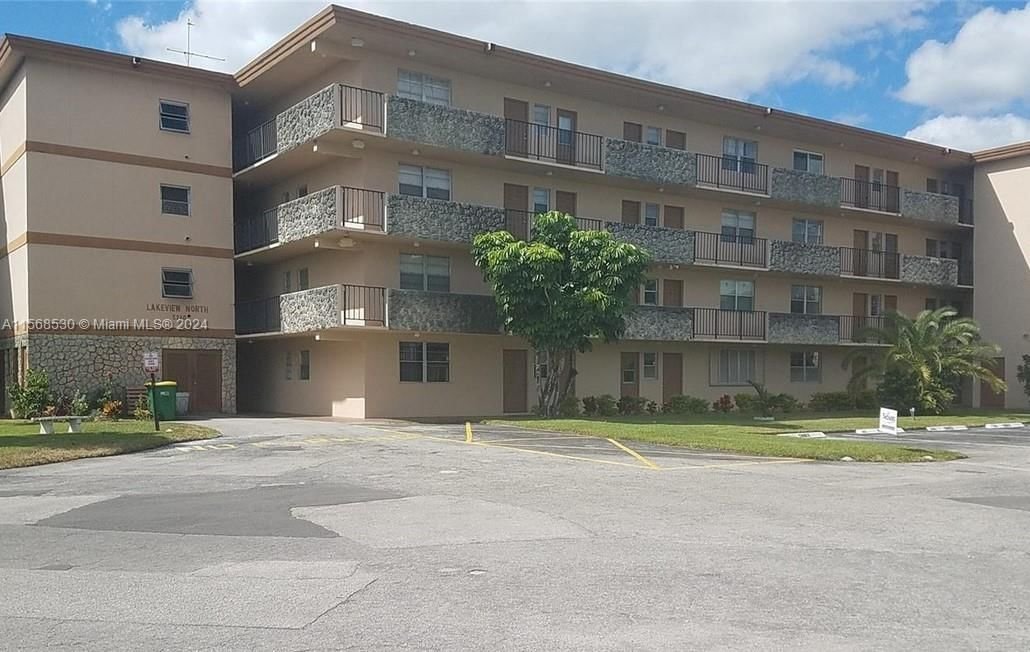 Real estate property located at 5260 11th St #201, Broward County, LAKEVIEW NORTH CONDO, Plantation, FL
