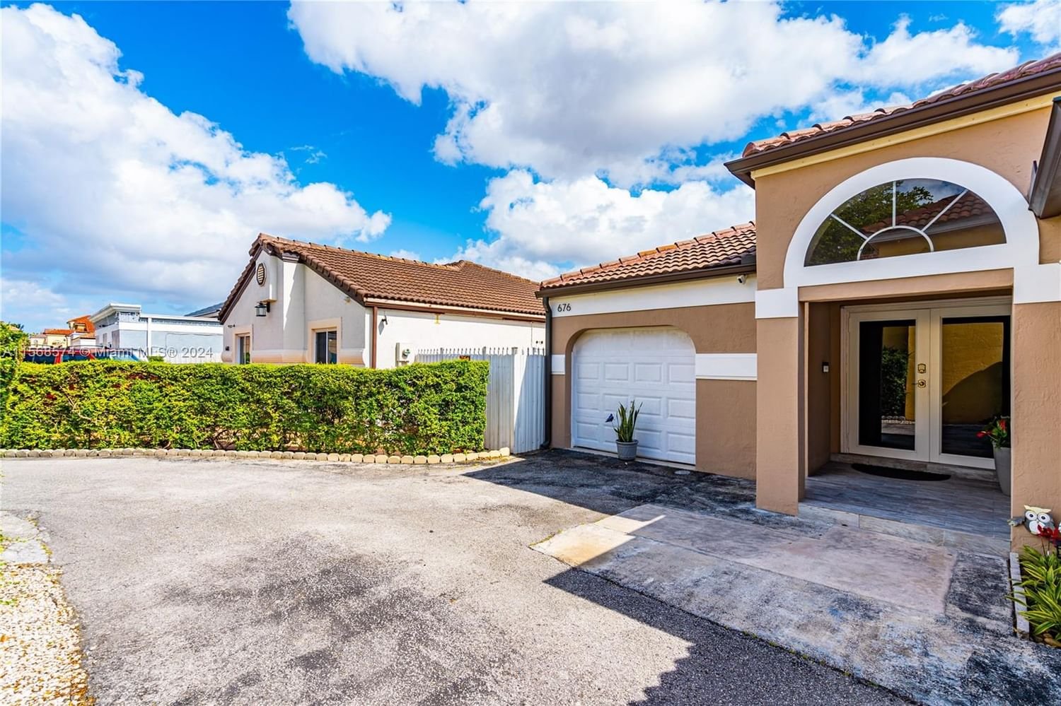 Real estate property located at 676 124th Ave, Miami-Dade County, LAKE POINTE SEC 2, Miami, FL