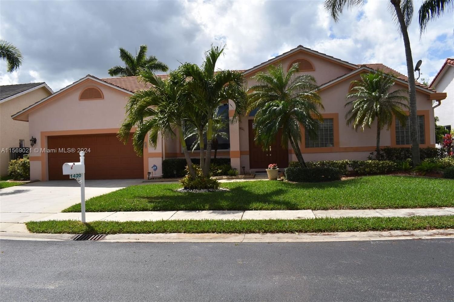 Real estate property located at 1420 104th Ave, Broward County, LANDINGS, Pembroke Pines, FL