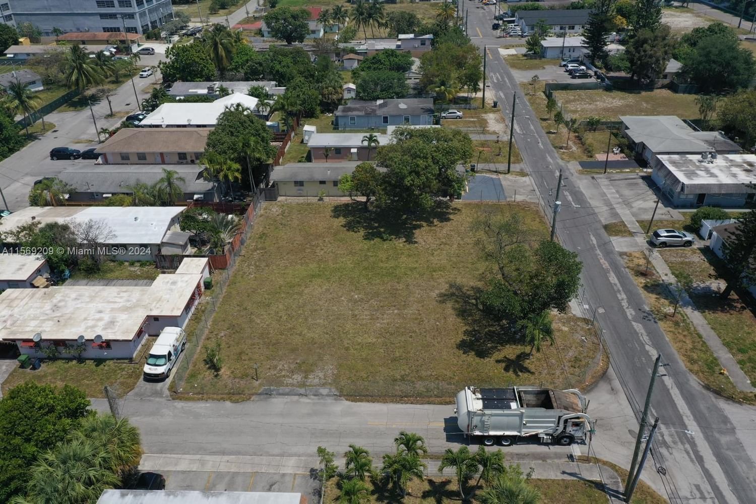Real estate property located at 9 Se Ct, Broward County, HALLANDALE PARK, Hallandale Beach, FL