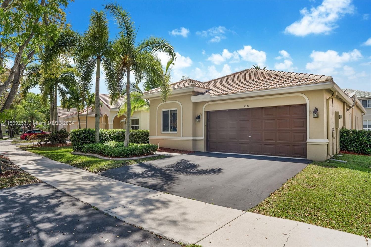 Real estate property located at 4321 Willow Ridge Dr, Broward County, THE RIDGES - WILLOW RIDGE, Weston, FL