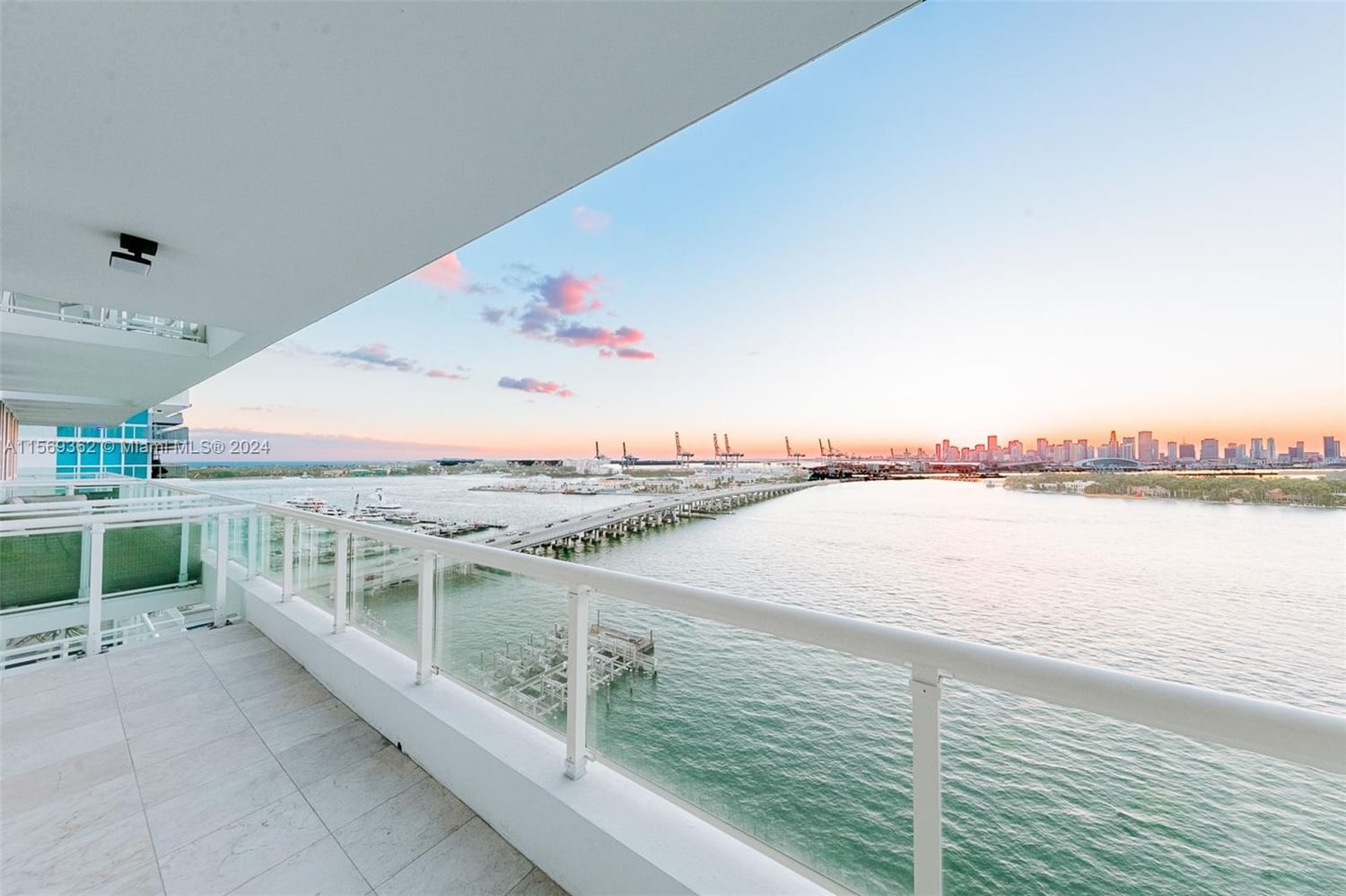 Real estate property located at 540 West Ave #1513, Miami-Dade, THE BENTLEY BAY CONDO, Miami Beach, FL