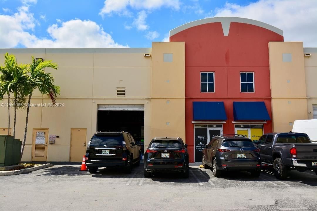 Real estate property located at 6020 99th Ave #309, Miami-Dade County, Doral, FL